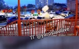 В Ярославле глыба снега едва не упала на коляску с ребенком