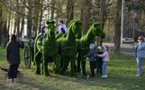 В Переславле ставят зеленые скульптуры