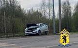 Под Ярославлем погиб водитель врезавшейся в столб легковушки