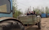 Футболисты ярославского «Шинника» провели тренировку на тракторе в деревне