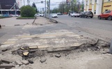 Через канаву на бордюр: когда закончится ремонт улицы Свободы в Ярославле