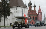 По Ярославлю прошла колонна военной техники