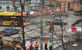 В Ярославле столб посреди тротуара обложили плиткой