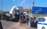 Под Ярославлем столкнулись и перевернулись два грузовика