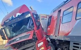 В Ярославской области столкнулись поезд и фура