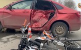 ГАИ публикует видео, как ярославский байкер въехал в «Весту»