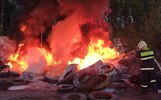 В спальном районе Ярославля горела гора покрышек