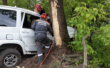 В Ярославле после ДТП с деревом спасли заблокированную пассажирку