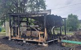 В Ярославской области из-за поджога сгорели автомобиль и гараж