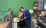 В кафе ярославского аэропорта не соблюдались правила хранения продуктов