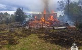 В деревне под Ярославлем сгорели два дома
