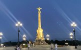 На Стрелке в Ярославле подсветили юбилейную стелу