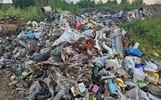 В деревню под Ростовом свозят самосвалы незаконного мусора
