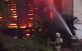 В Угличе заброшенный дом тушили почти четыре часа