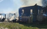 В ярославском селе шесть часов тушили жилой дом с баней