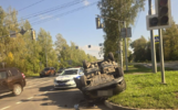 В аварии с перевертышем в Ярославле пострадал человек