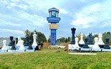 Стелу в шахматной стилистике устанавливают на трассе М8 в Ярославской области