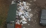 Жители центра Ярославля жалуются на мусор, подступающий к домам