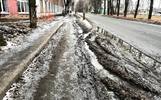 Ярославцы просят отремонтировать заполненный грязью и разбитый тротуар