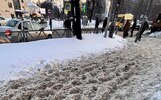 Пешеходы ждут от мэрии уборки снежной каши в Ярославле