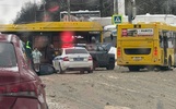 В Ярославле столкнулись автобус и внедорожник