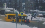 Опубликовано видео ДТП с автобусом на брагинском перекрестке