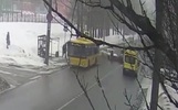 Опубликовано видео тройного ДТП в Ярославле с чудесным спасением пешеходов