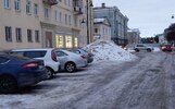 Ярославские водители заняли закрытую улицу под бесплатные парковки