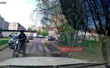 В Ярославле ищут байкера, сломавшего зеркало автомобиля