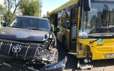 В Ярославле столкнулись «Яавтобус» и внедорожник