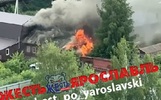 В Ярославле полыхает дом на три семьи