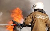В Рыбинске продолжают тушить горящий резервуар с топливом
