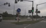 Появилось видео, как машина чуть не снесла пешехода в Ярославле