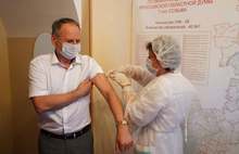 Депутатов Ярославской облдумы привили от коронавируса прямо на рабочем месте