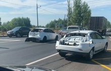 В Ярославле на ЮЗОД военный автомобиль протаранил две легковушки