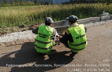 Под Ярославлем подрядчик вместо дороги по нацпроекту ремонтирует сломанную тачку