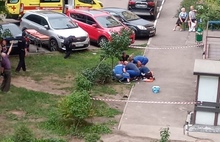 В Ярославле мужчина выпал из окна многоэтажки