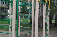 В Ярославле жители сами отремонтировали детский городок
