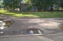 Ярославцы надеются на ремонт дороги, ведущей сразу к двум школам в Брагино