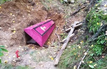 В лесу под Ярославлем грибники нашли открытый гроб