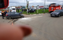 В Ярославле возле «Глобуса» столкнулись две машины: есть пострадавшие