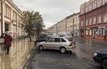 «Елочкой нельзя»: парковка на Комсомольской улице в Ярославле будет параллельной