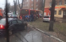 Ураган в Ярославле: автобус вылетел с дороги, уходя от падающего дерева