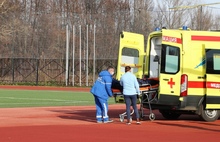 Вертолет сел на стадионе: опубликованы фото спецоперации по спасению девочки в Ростове