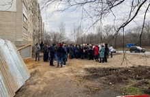 «Нам не нужен пятый магазин!»: зампред ярославского правительства не смог успокоить протестующих жителей