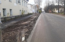 Газоны из болотной грязи: в Ярославле жители сравнили ремонт дороги с диверсией