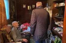 В Ярославле два 85-летних погорельца живут в бытовке: женщину увезли на «скорой»