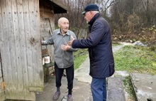 В Ярославле два 85-летних погорельца живут в бытовке: женщину увезли на «скорой»