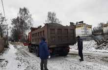 «Вьют гнезда для зимовки»: в Ярославле подрядчика по ремонту дорог сравнили с утками