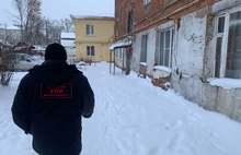 «Есть риск взрыва газа»: в Ярославской области более 40 детей живут в аварийном доме
